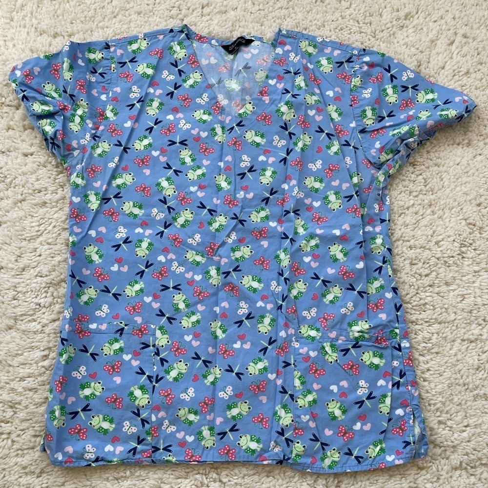 Zoe + Chloe Frog Print Scrub Top Size Medium